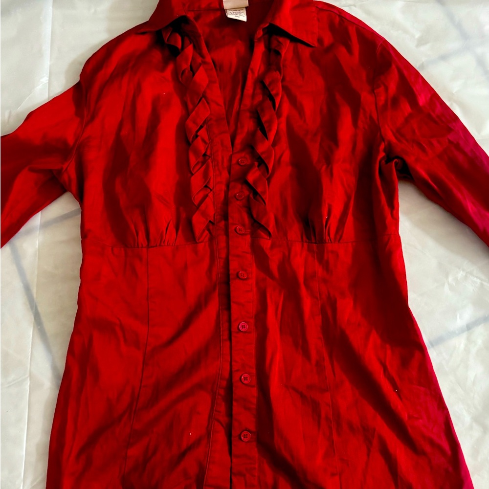 Red medium long sleeve shirt with pattern